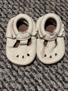 Freshly Picked Genuine Leather Mary Jane Baby/Walker Shoes in White/Cream
